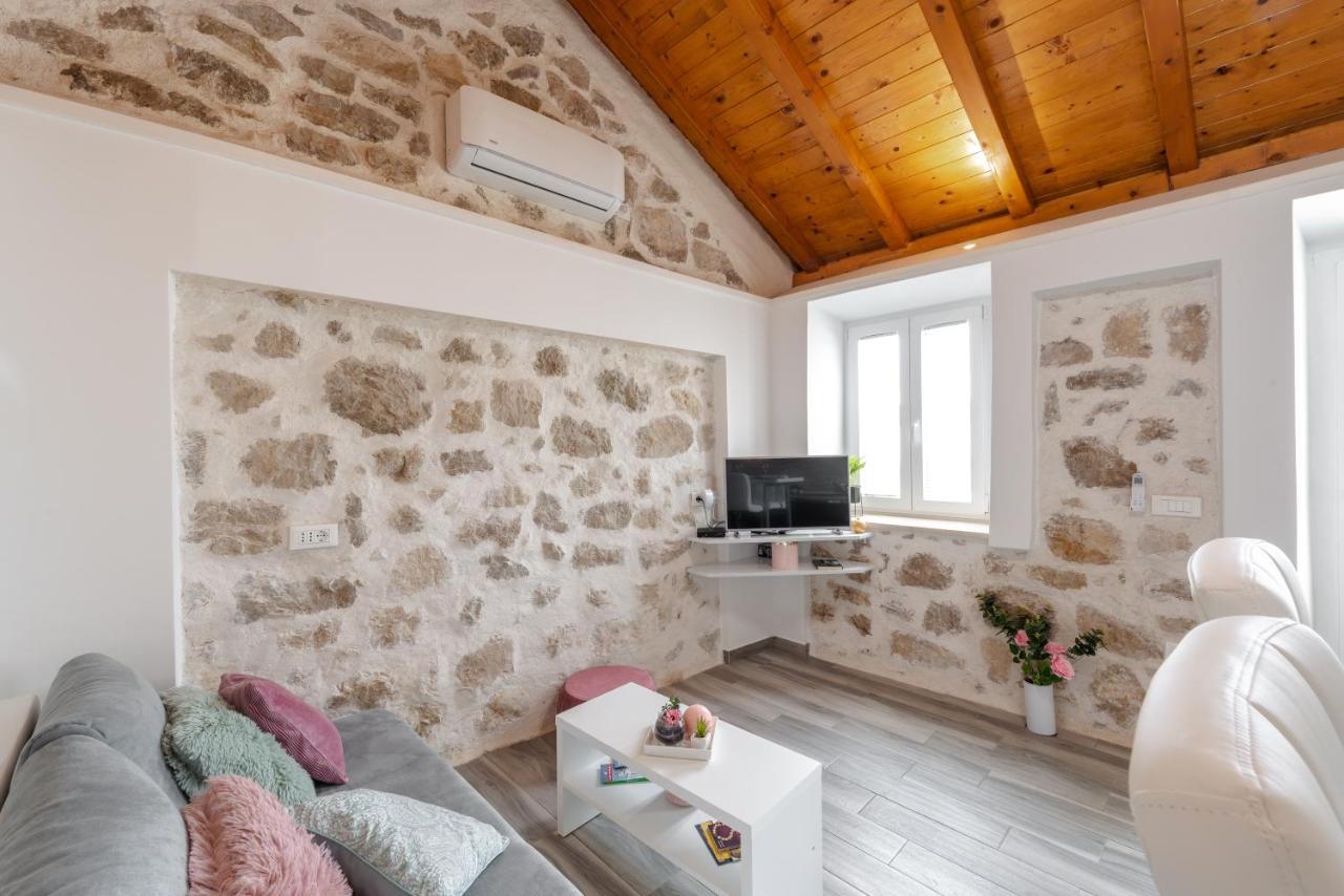 Little Stone House Apartman Buici  Kültér fotó